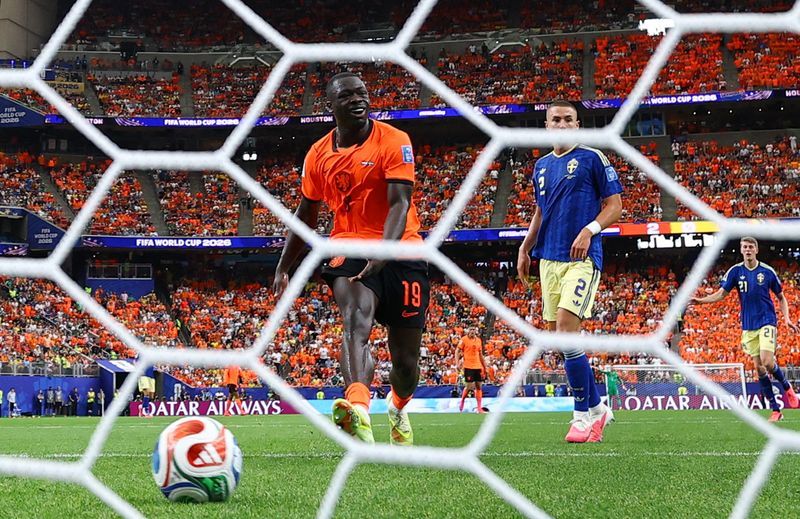 Brobbey's brace puts Dutch striker in pole position to replace Depay