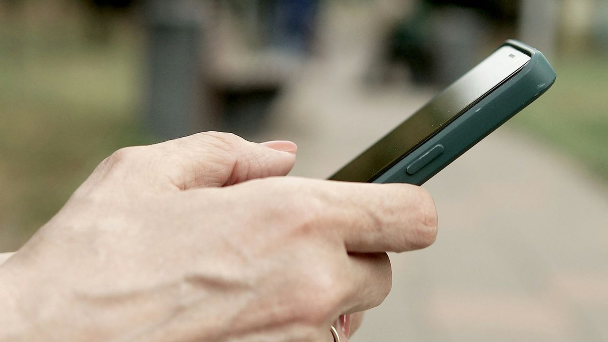 US Man Faces Felony Charge for Using Self-Destruct Phone Code at Atlanta Airport