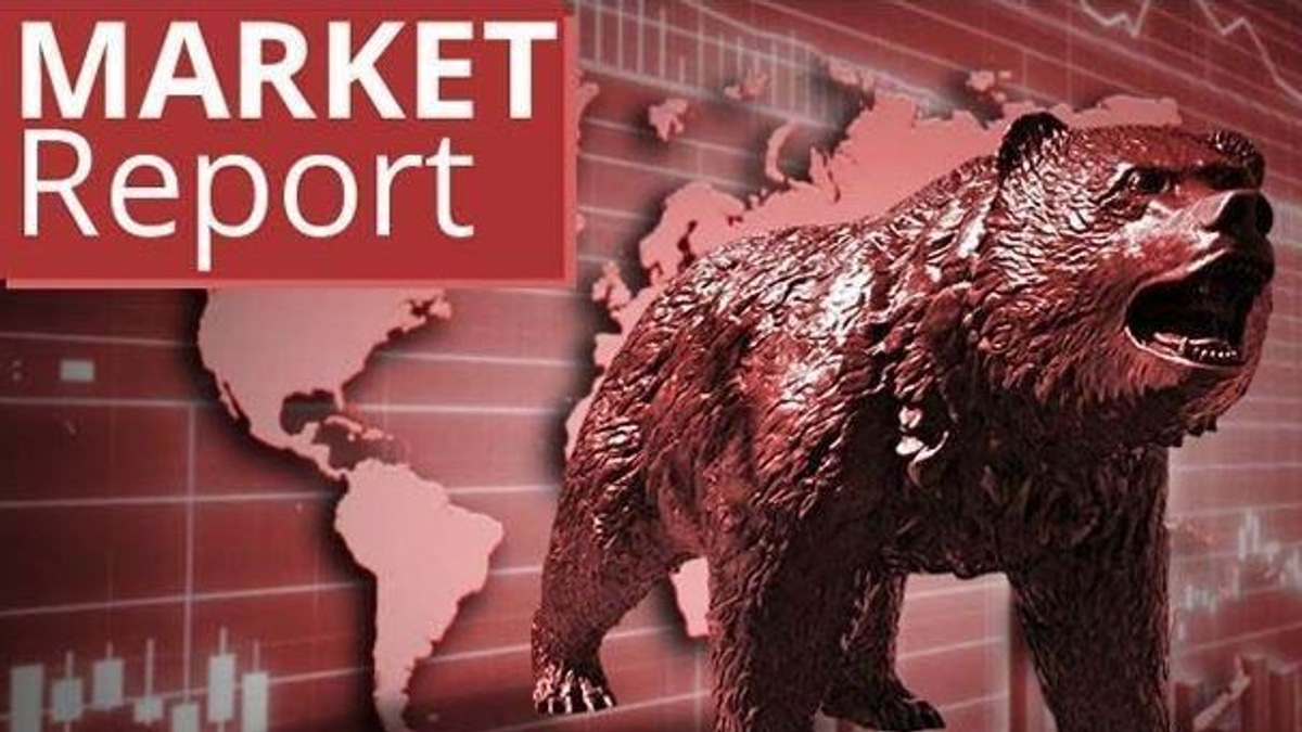 Malaysia's Benchmark Index Retreats as Banking and Plantation Stocks Weaken