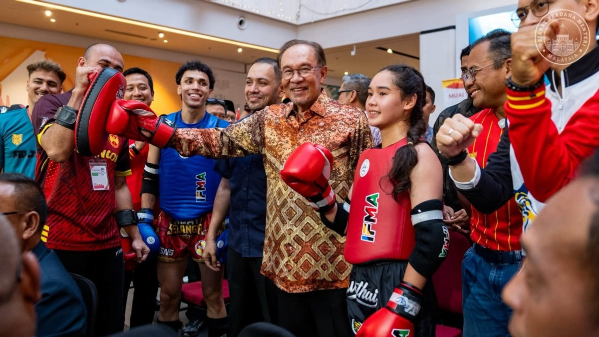 Anwar Sees International Potential in Young SUKMA Athletes