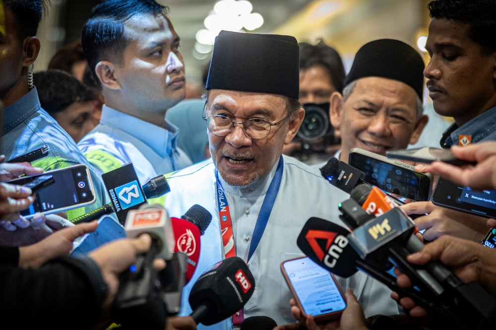 Anwar Rejects Narrative of Government Rift, Emphasises Coalition Unity