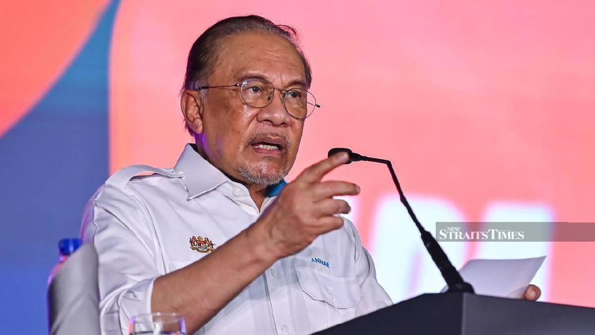Anwar Rolls Out Seven-Point Support Package for Felda Settlers in Drive to Improve Livelihoods