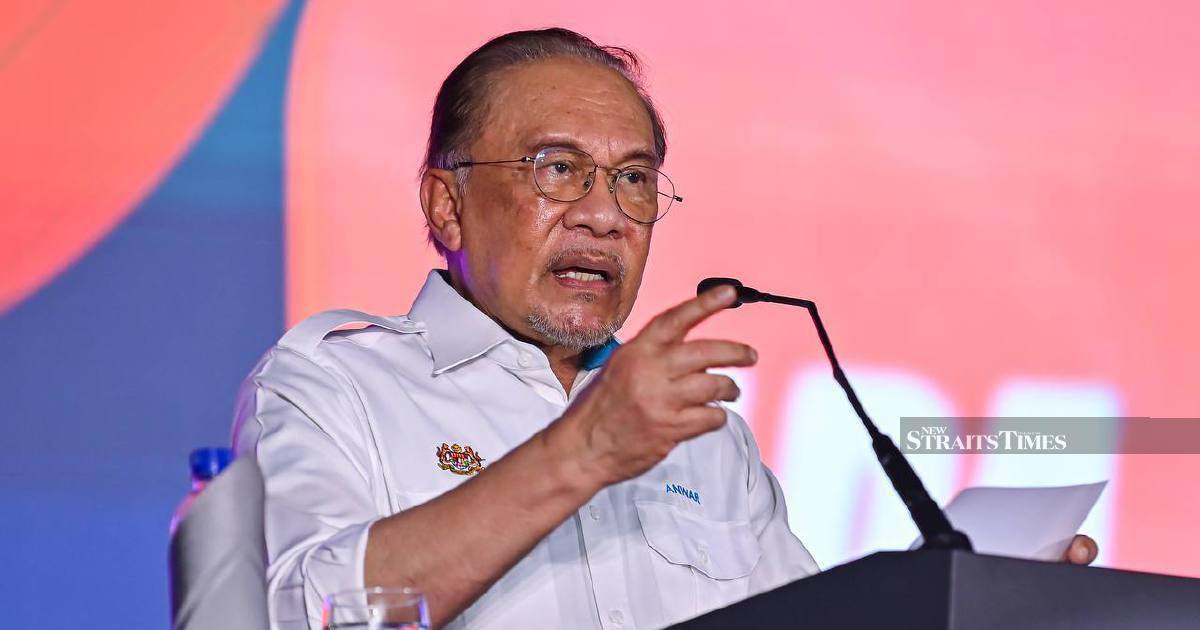 Anwar Rolls Out Seven-Point Support Package for Felda Settlers in Drive to Improve Livelihoods