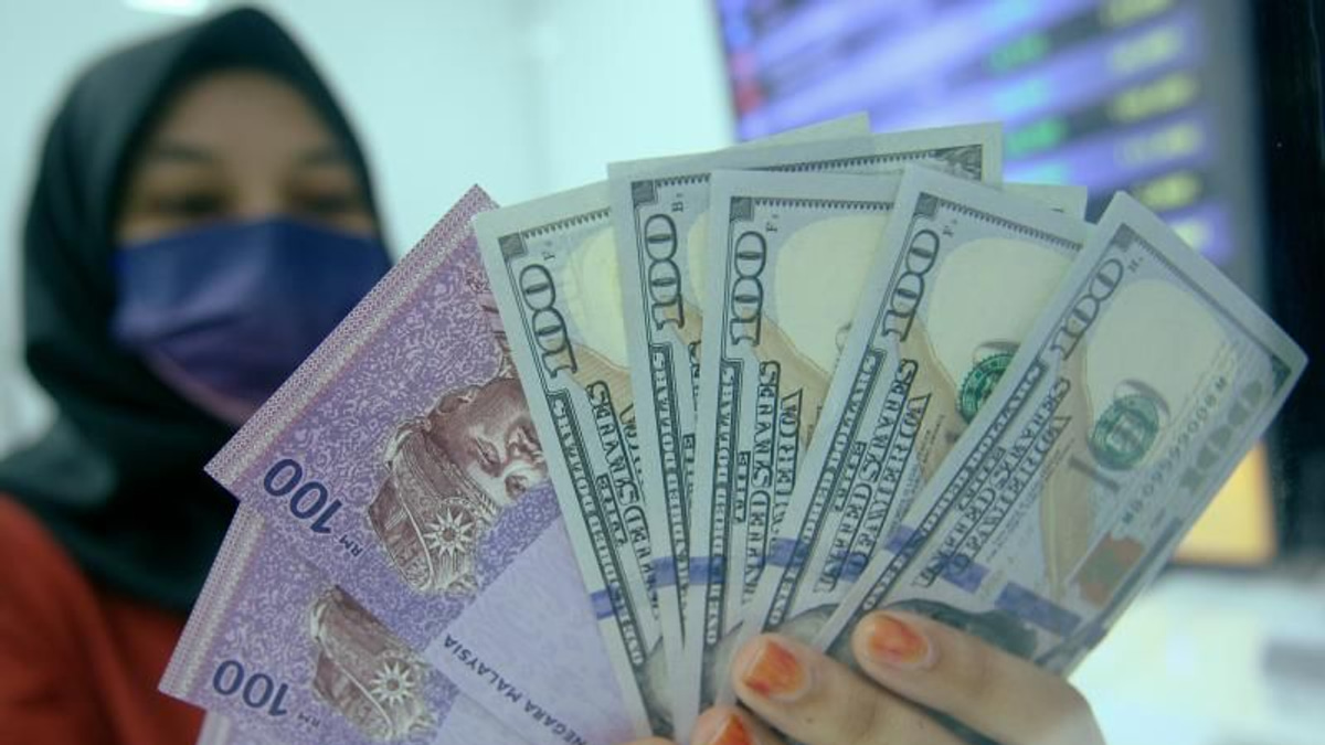 Ringgit Weakens Against Dollar Amid Trump Tariff Escalation and Oil Price Surge