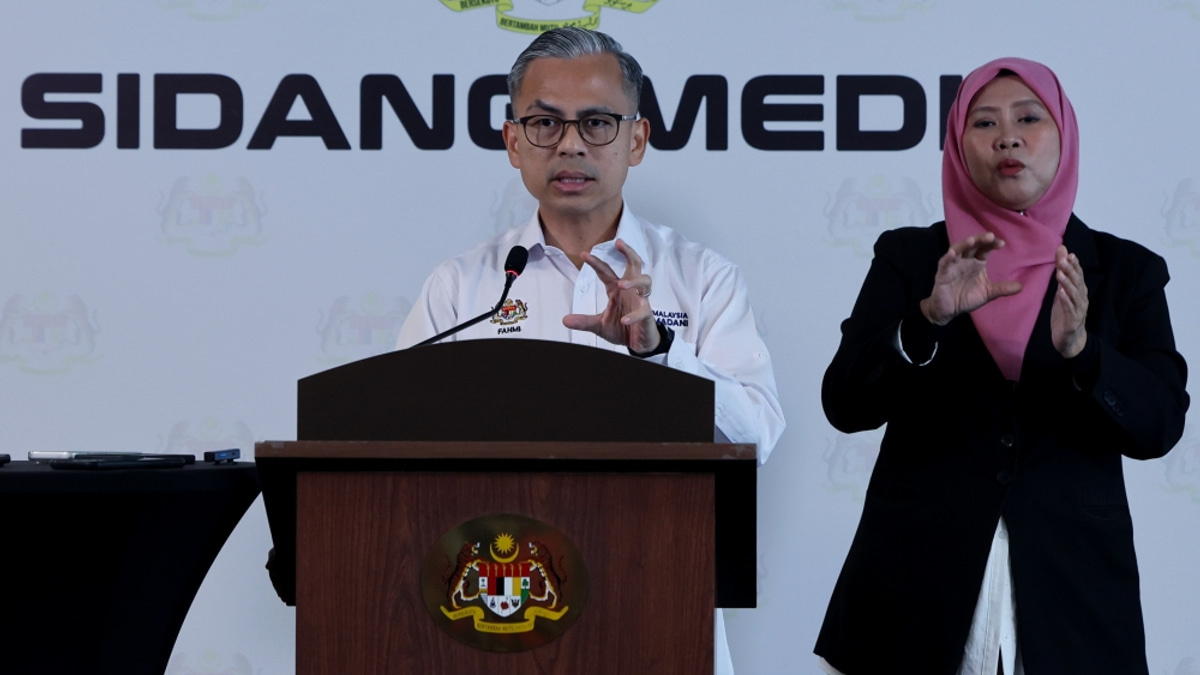 PM Anwar Orders Speed-Up of 15,000 Foreign Worker Approvals
