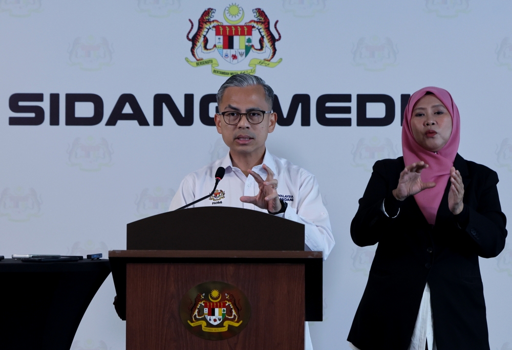 PM Anwar Orders Speed-Up of 15,000 Foreign Worker Approvals