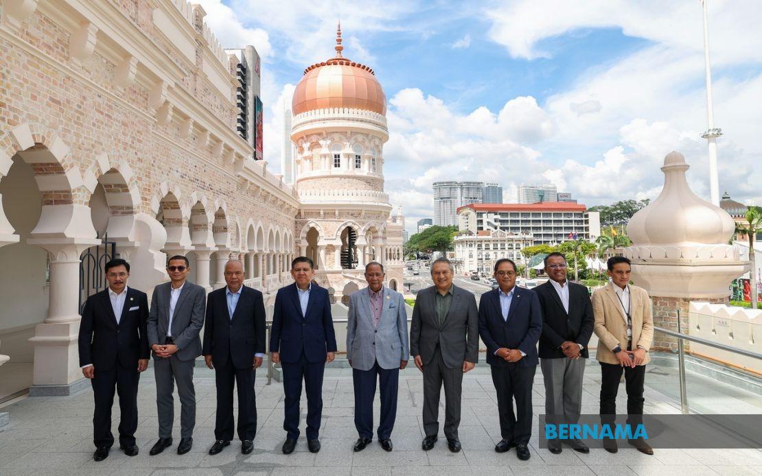 Kedah Sultan Tours Historic Sultan Abdul Samad Building in Kuala Lumpur