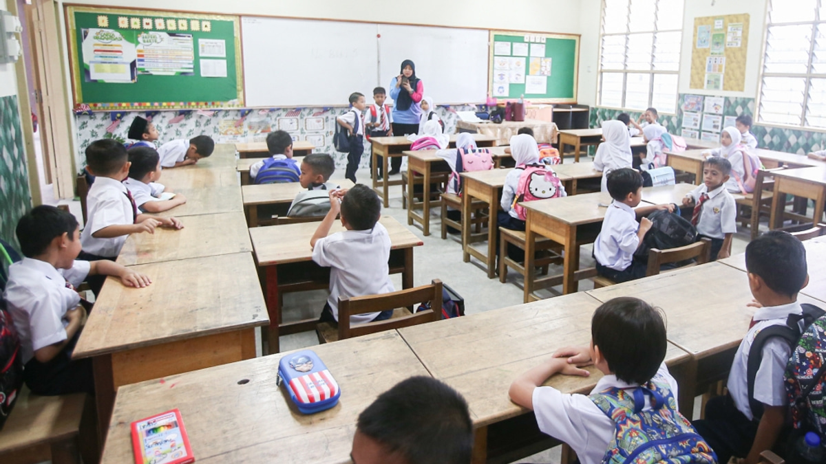 Teachers' Union Urges Stronger Legal Protections as Educators Fear Lawsuits Over Discipline