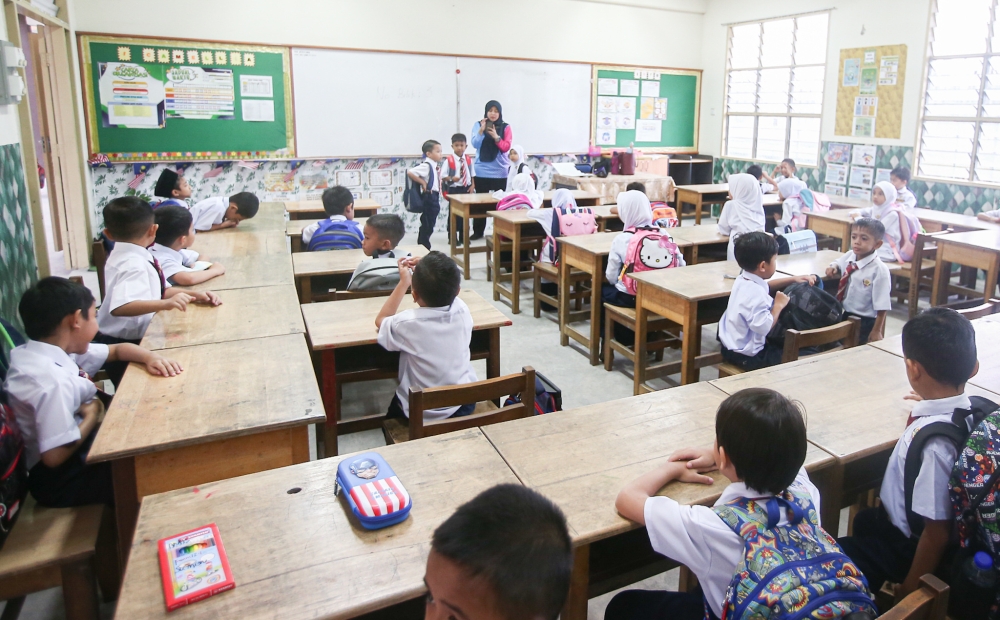 Teachers' Union Urges Stronger Legal Protections as Educators Fear Lawsuits Over Discipline