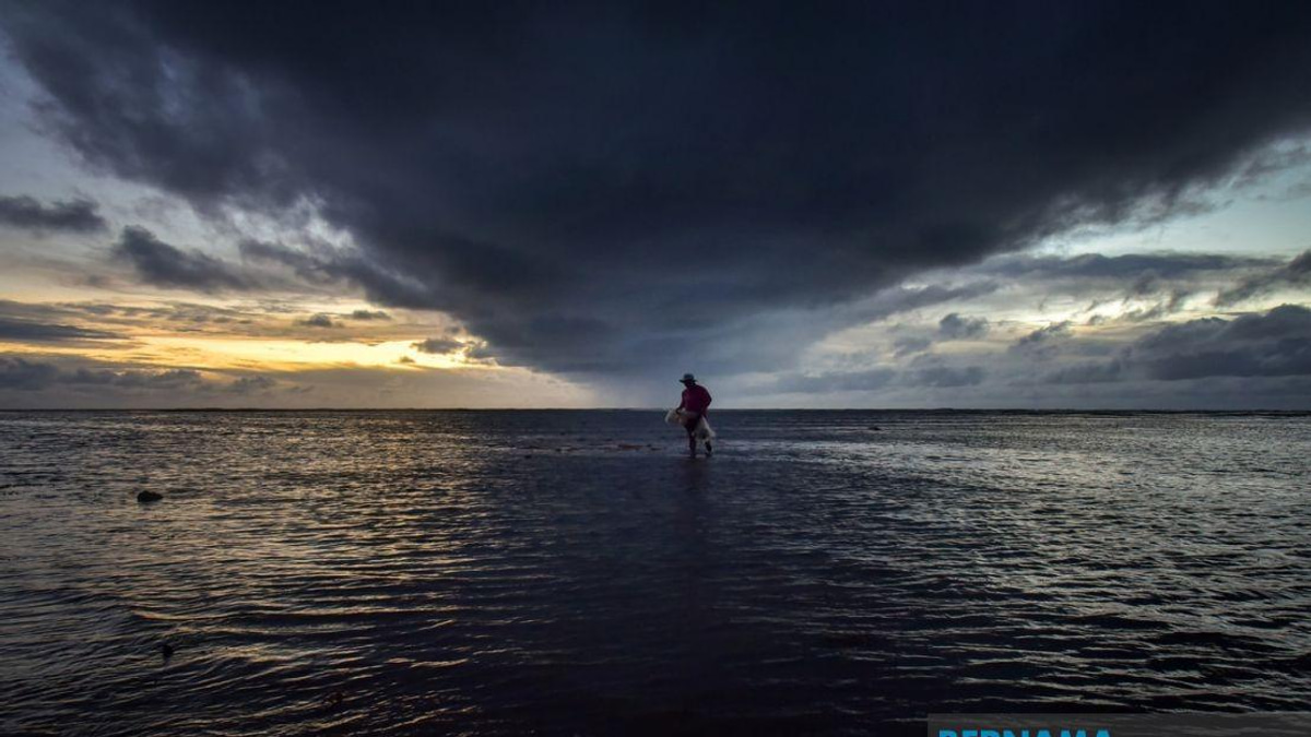 Thunderstorms and Strong Winds To Lash Multiple Malaysian States Through Today