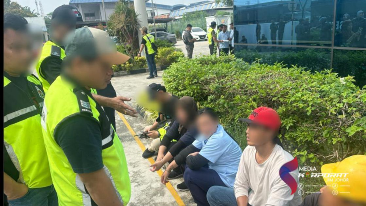 HR Officer and 80 Foreign Workers Arrested in Major Johor Immigration Crackdown
