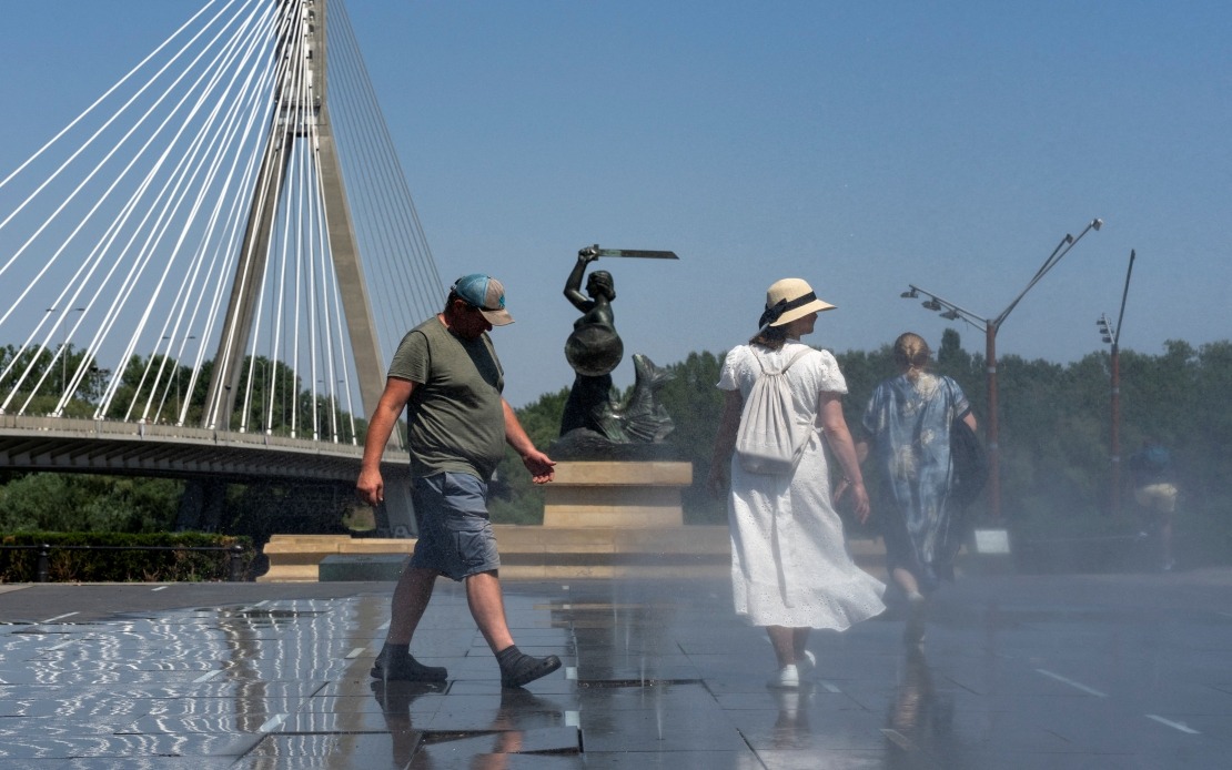 Poland Swelters Through Record-Breaking Heat as Mercury Hits 40.5°C