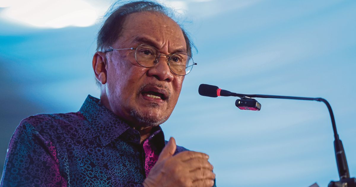 Anwar Shifts Focus to Tabung Haji Issues, Dismisses Opposition Criticism Over Parliamentary Absence