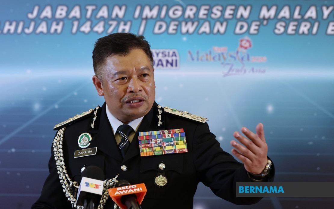 Only Two Airlines Have System Problems With Extended Malaysian Passports, Says Immigration Chief