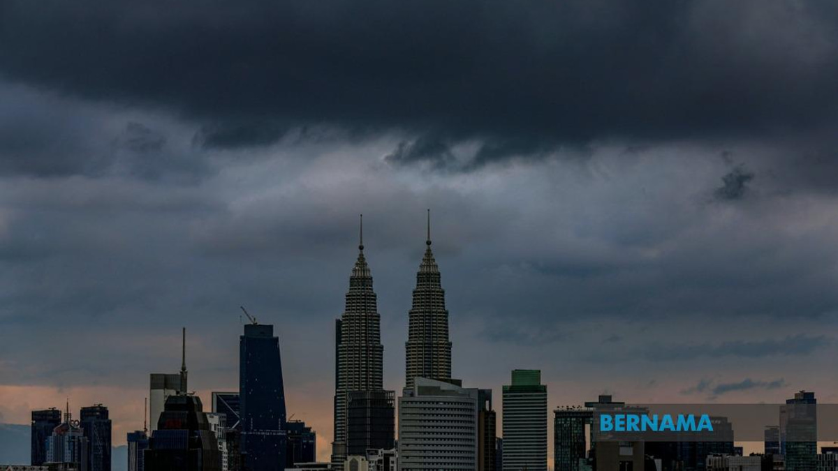 Severe Thunderstorms and Heavy Rain to Batter KL and Eight States Until This Afternoon