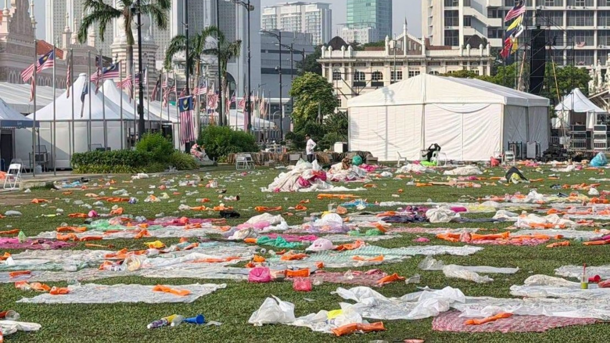 DBKL Mobilises Clean-Up After Thousands Leave Dataran Merdeka Strewn With Rubbish Following World Cup Final Viewing