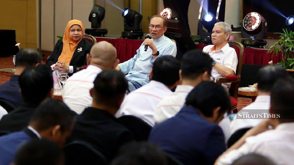 PM Anwar seeks Prabowo's intervention on troubled Felda Eagle High investment