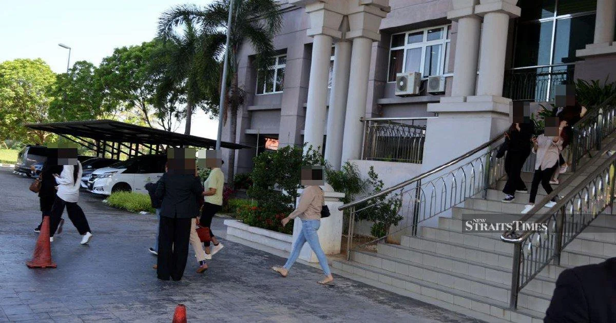 Syariah Court Delays Case Against 14 Men Accused of Cross-Dressing in Kelantan