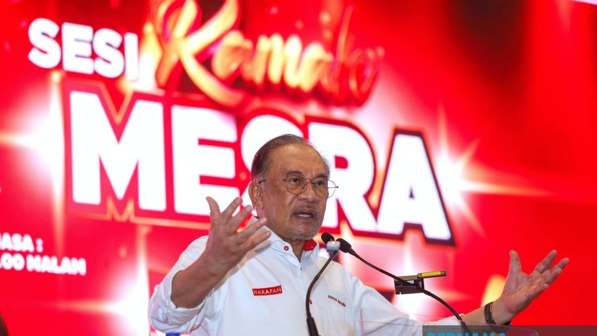 PM Anwar Warns Against Racial Politics, Defends Inclusive Governance Model
