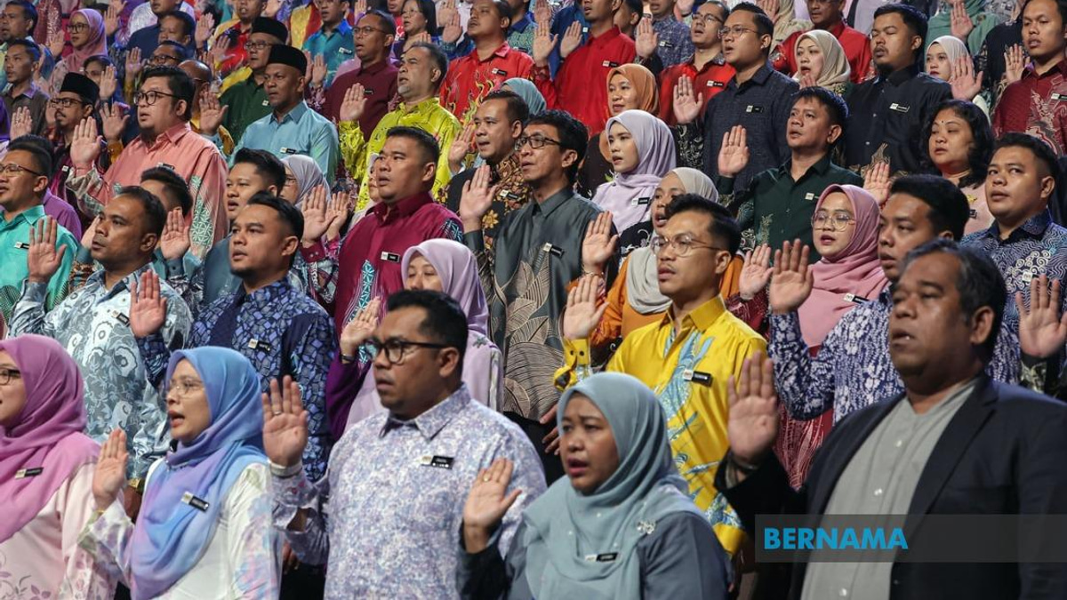 Malaysia Maintains Civil Service Retirement Age at 60, Scraps Mandatory PERKESO Contribution