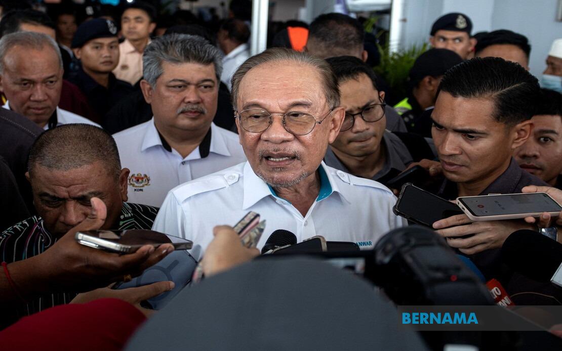 PM Anwar Warns Government Officials Against Attacking Unity Govt During State Campaign