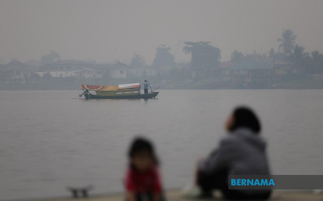 Malaysia Intensifies Cloud Seeding as Haze Spreads and Dam Levels Fall