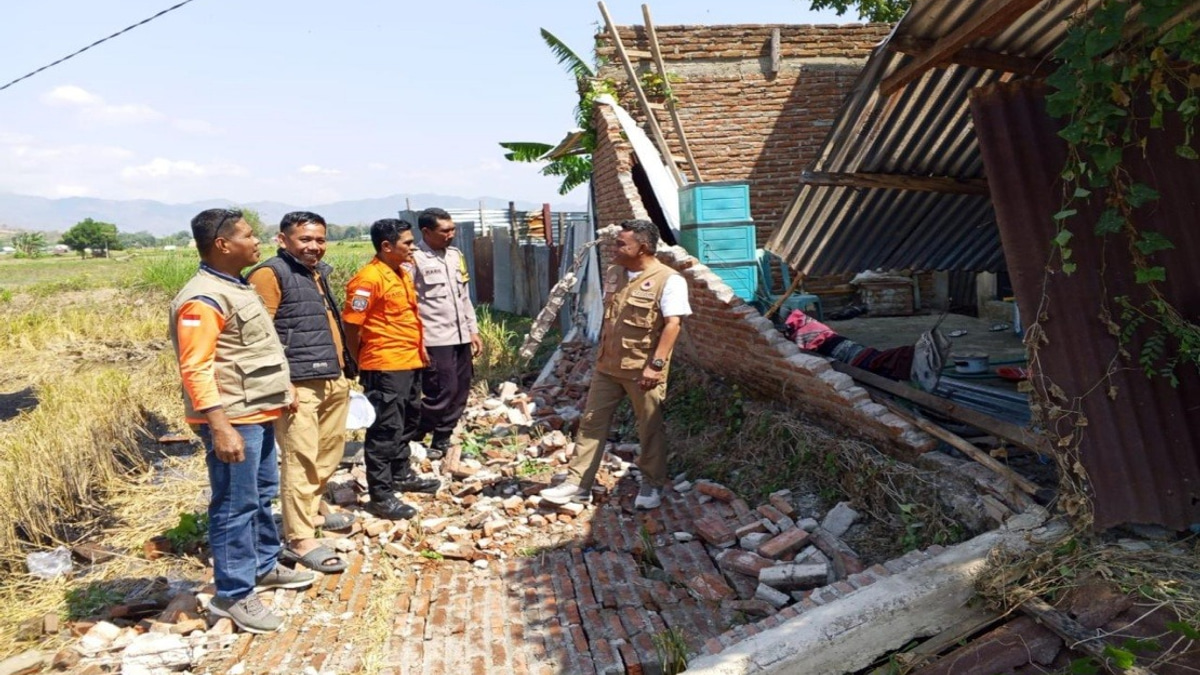 Death Toll From Flores Earthquake Reaches 38 as Indonesian Rescuers Search Through Rubble