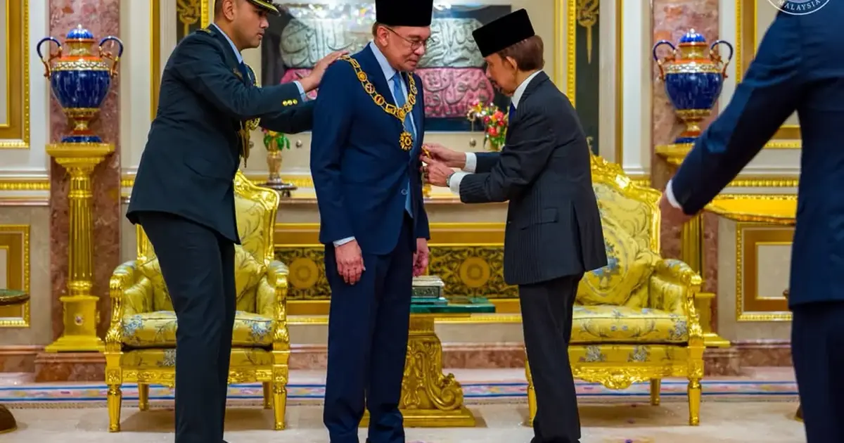 Anwar Honoured with Brunei's Highest Honour by Sultan Hassanal Bolkiah