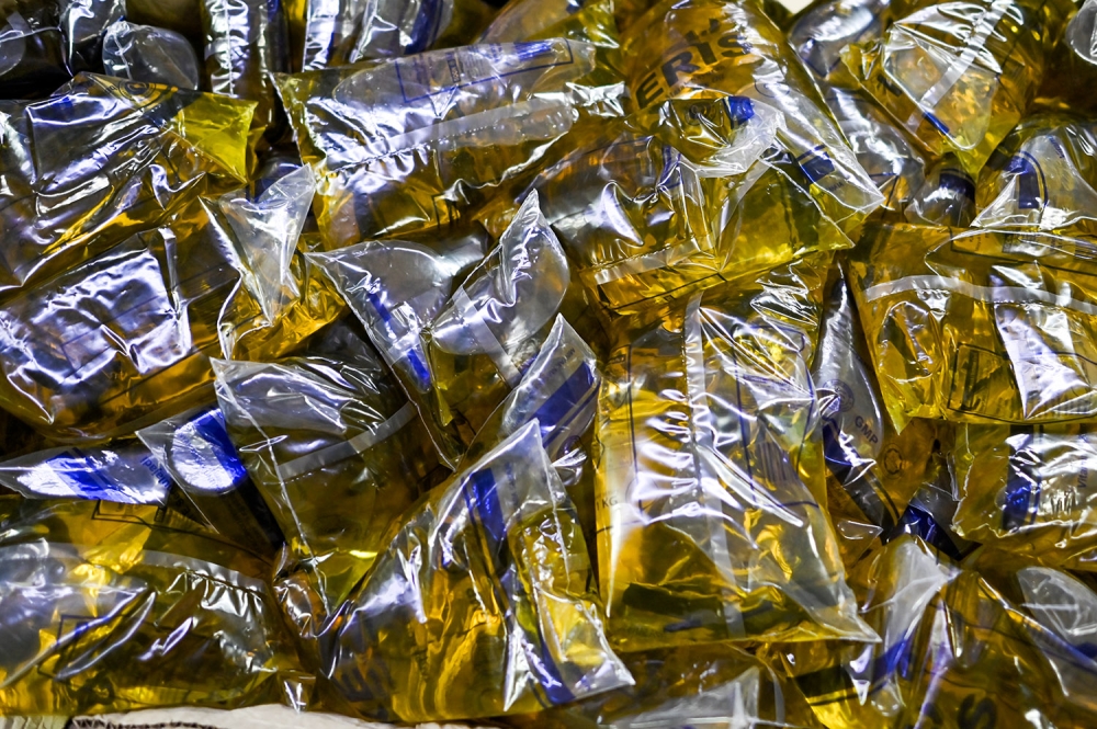 Six men charged over illegal possession of six tonnes of subsidised cooking oil in Shah Alam