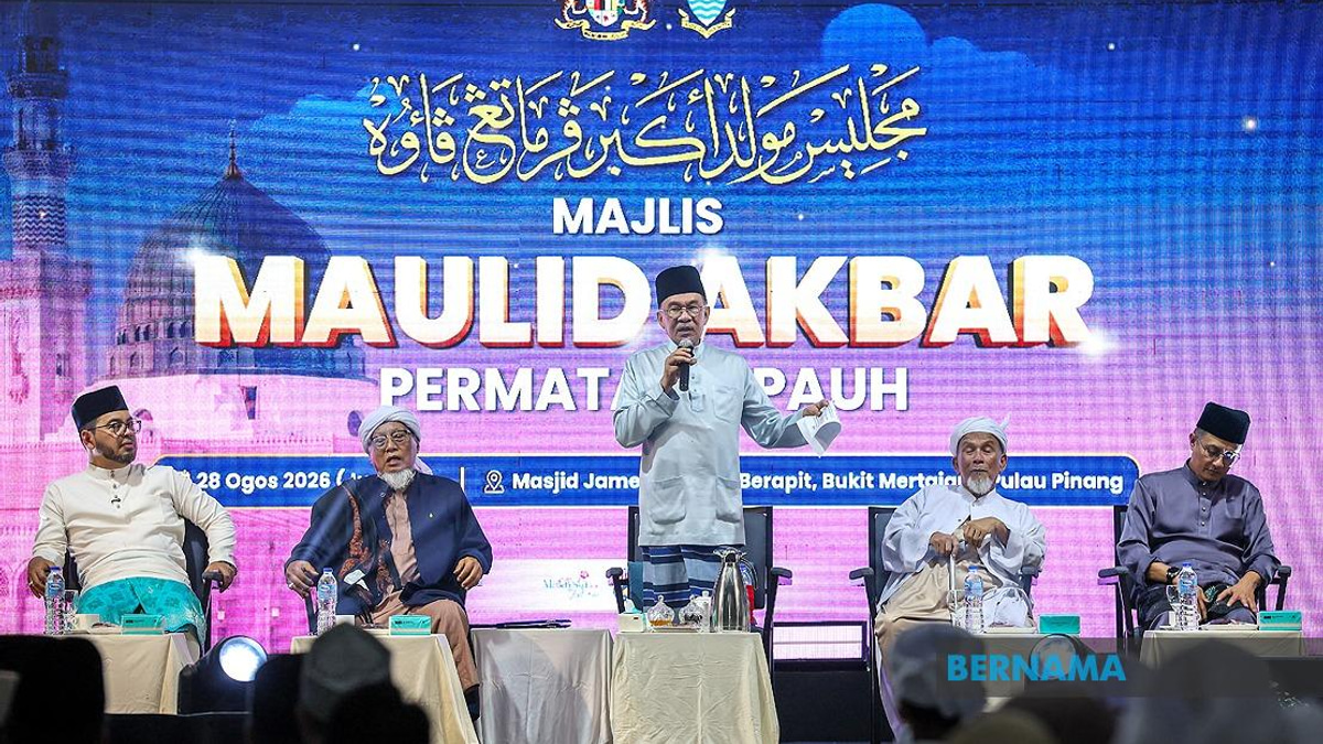 Lead Through Integrity, Anwar Urges Muslims at National Day Ceremony