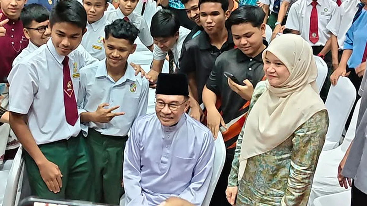Anwar Ibrahim Cautions Students Against Corrosive Political Culture, Calls for Ethical Leadership