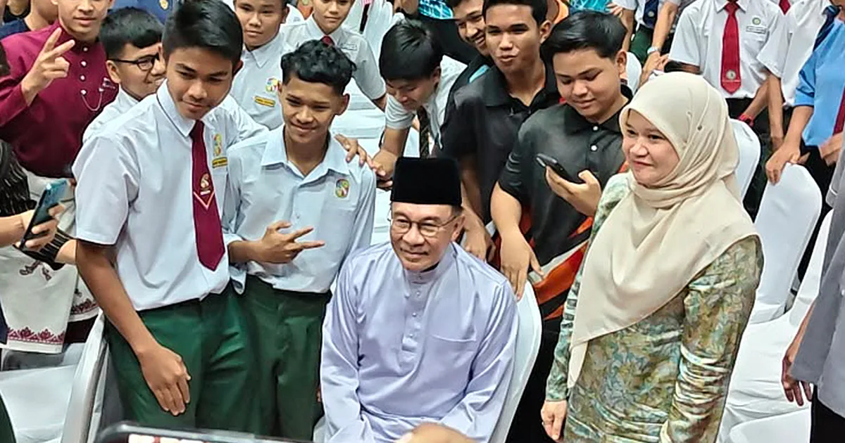 Anwar Ibrahim Cautions Students Against Corrosive Political Culture, Calls for Ethical Leadership
