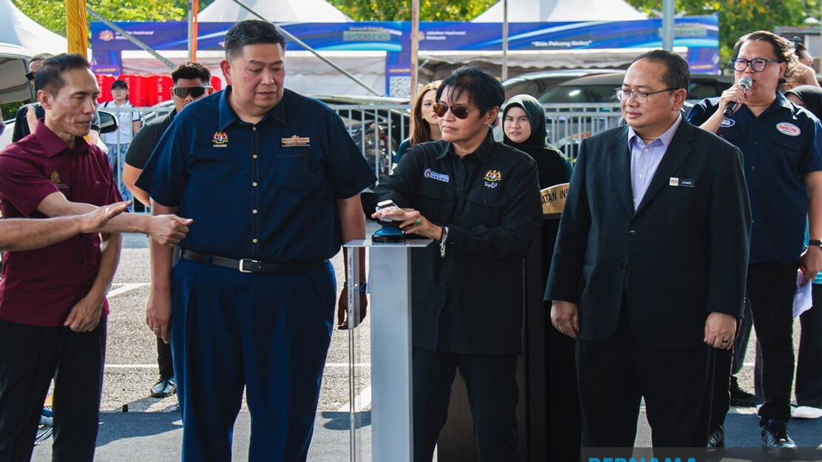 Azalina Calls on Johor Voters to Ensure Administrative Stability Through BN Support