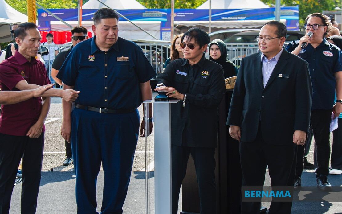 Azalina Calls on Johor Voters to Ensure Administrative Stability Through BN Support