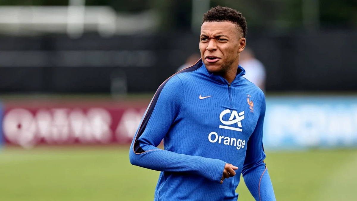 Paris prosecutors open investigation into Paraguayan lawmaker's remarks about Mbappé