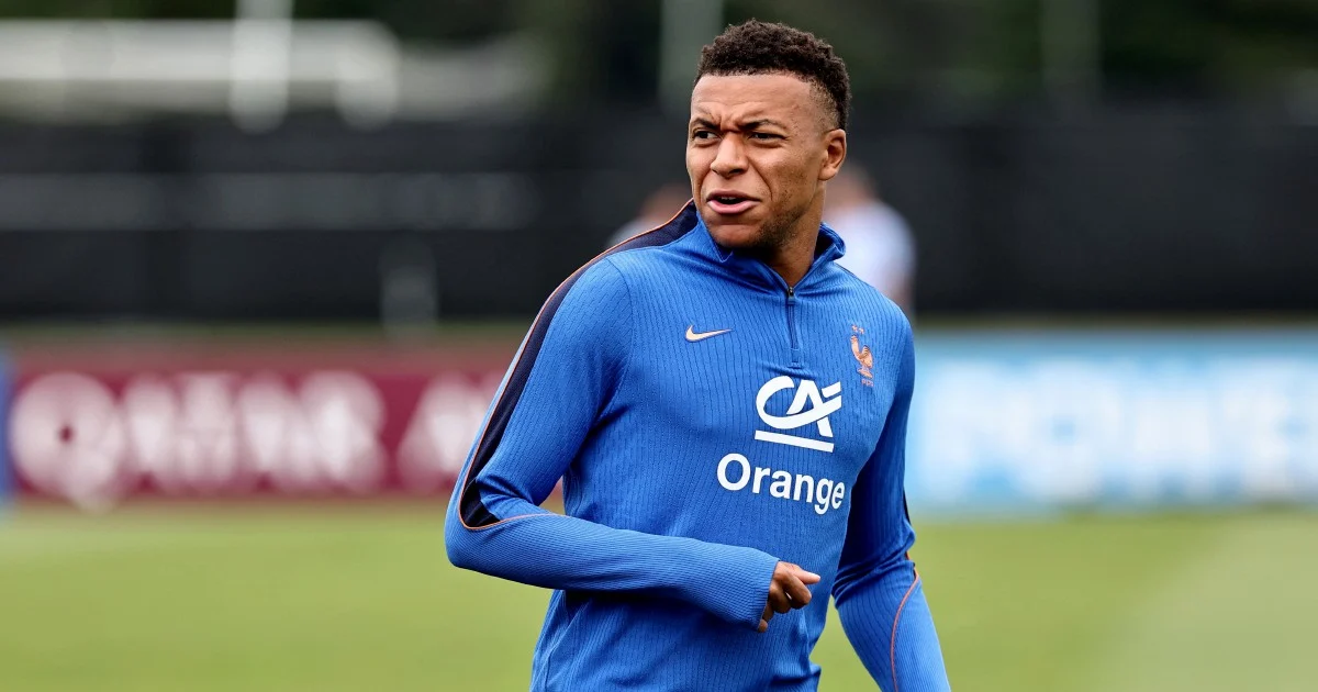 Paris prosecutors open investigation into Paraguayan lawmaker's remarks about Mbappé