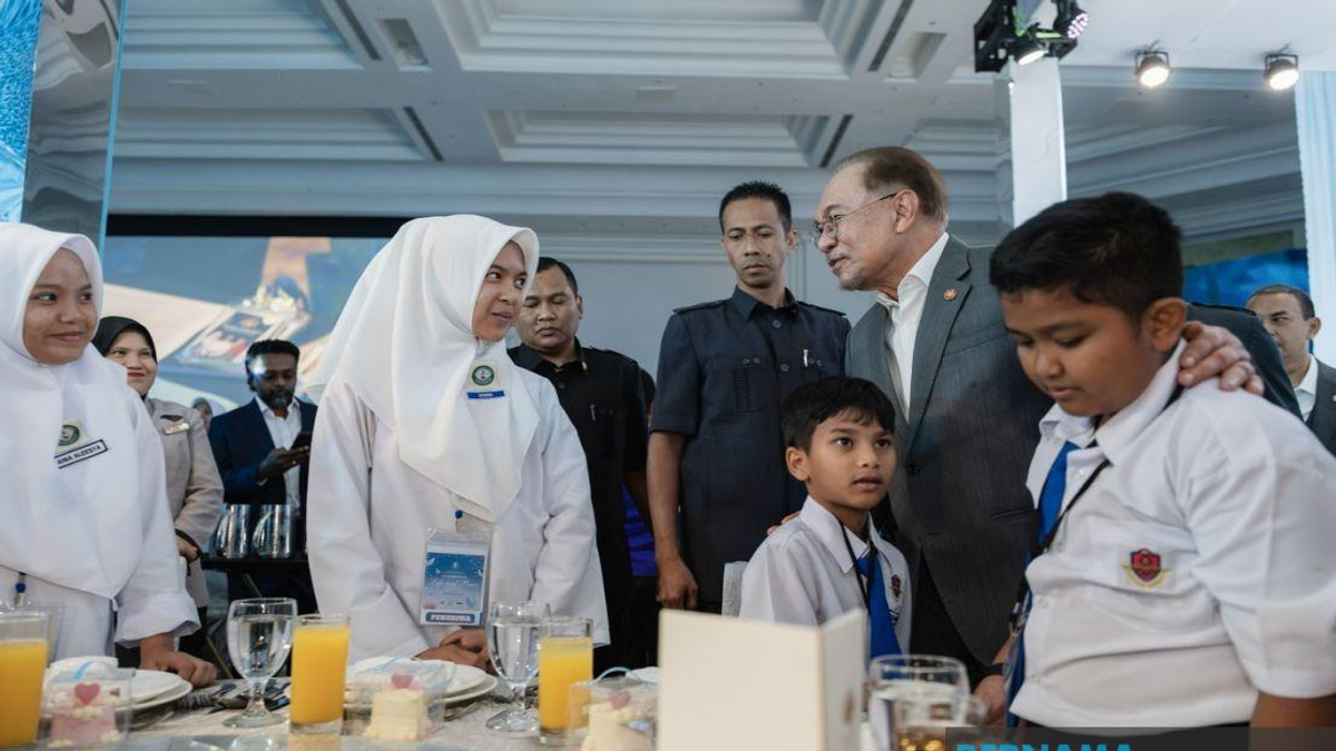 PM Anwar Calls for Compassionate Education: Kindness and Respect Must Balance Academic Achievement