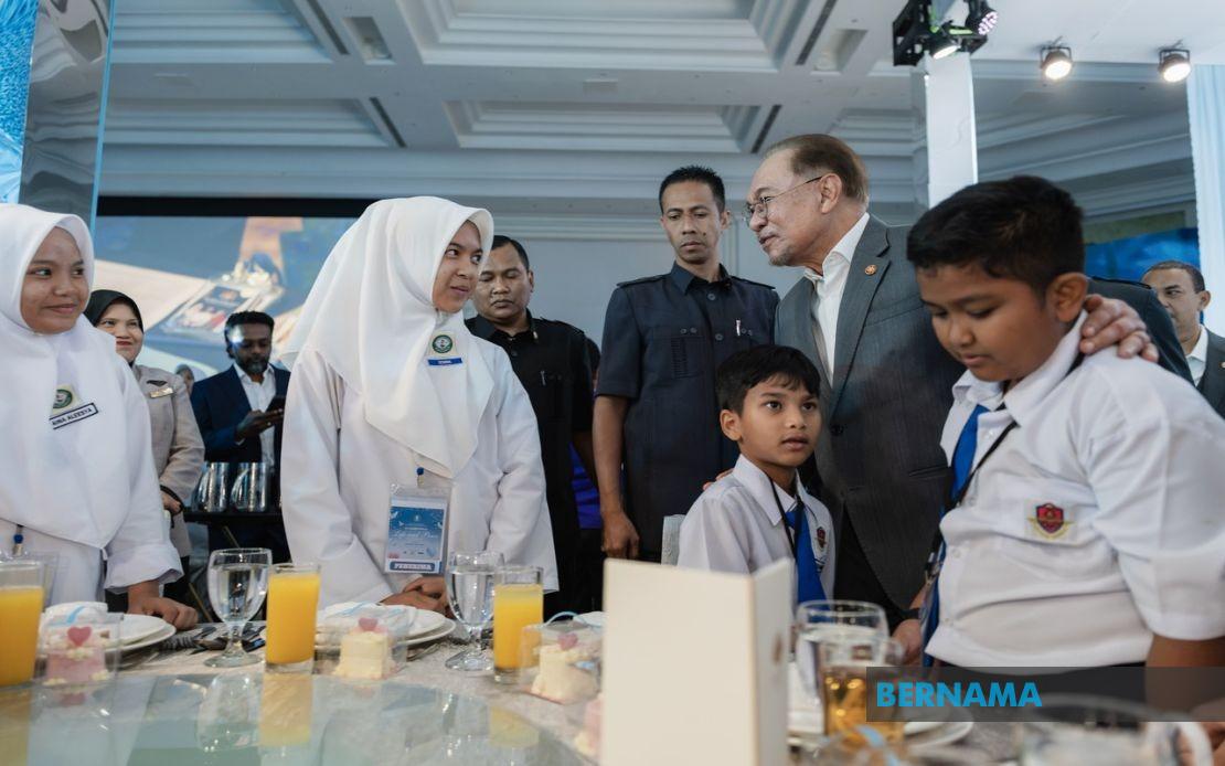 PM Anwar Calls for Compassionate Education: Kindness and Respect Must Balance Academic Achievement