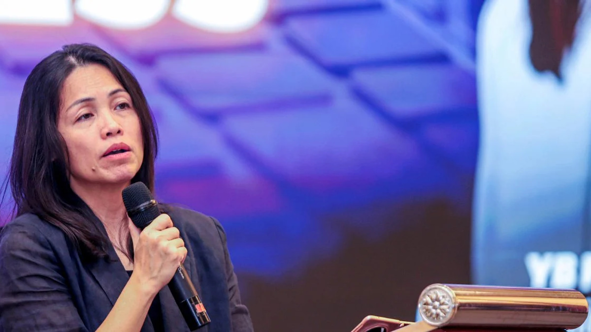 Deputy Minister Teo Urges Caution on Language and Sensitive Issues as J-Kom Chief Faces Scrutiny