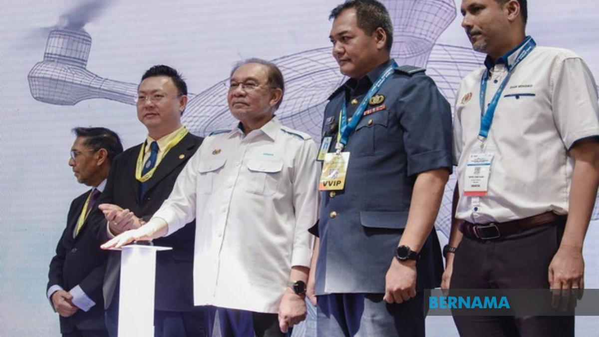 Malaysia Must Accelerate Drone Technology Development to Strengthen Economic Competitiveness, Says PM Anwar