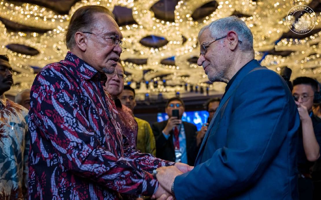 Anwar Apologises to Iran for Missing Khamenei's Funeral