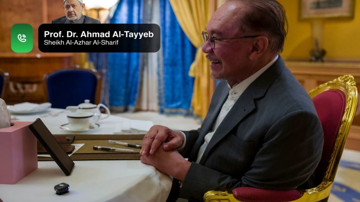 Anwar Discusses Islamic Scholarship Efforts With Al-Azhar's Grand Imam