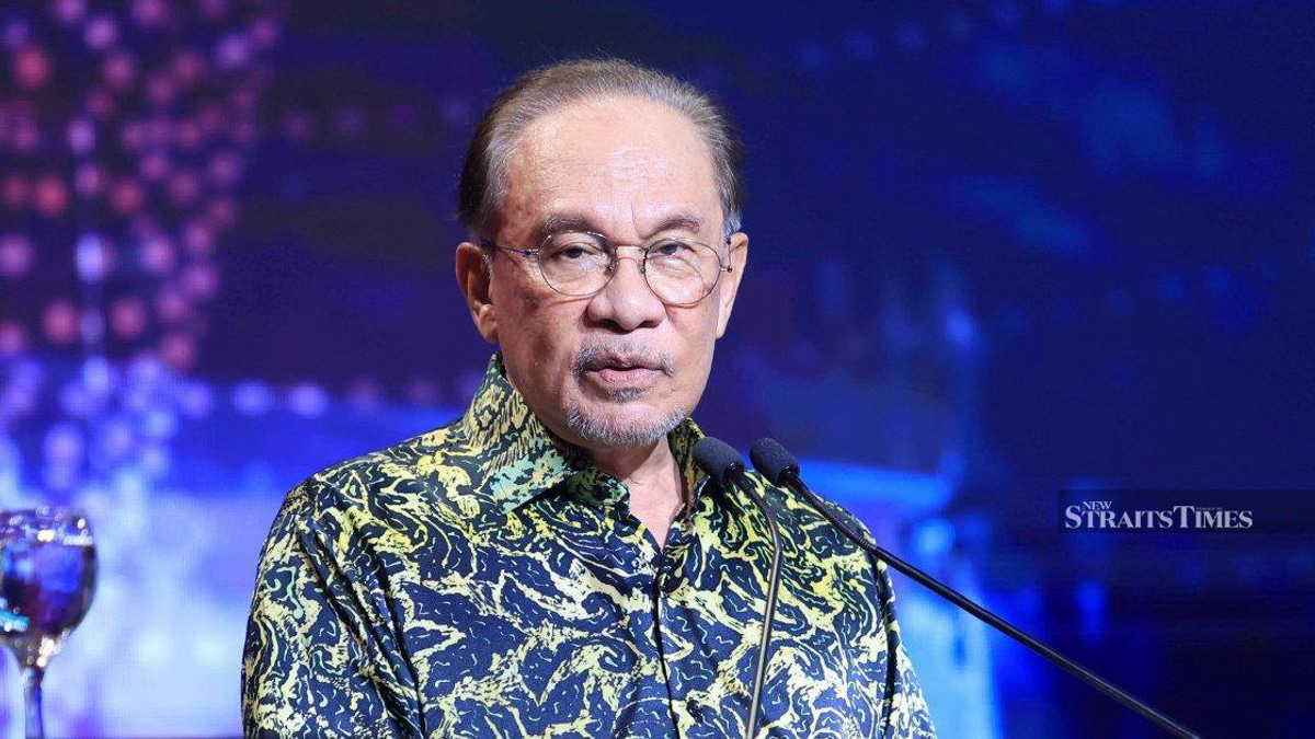 PM Anwar Ibrahim Undergoes Successful Laparoscopic Surgery for Abdominal Hernia