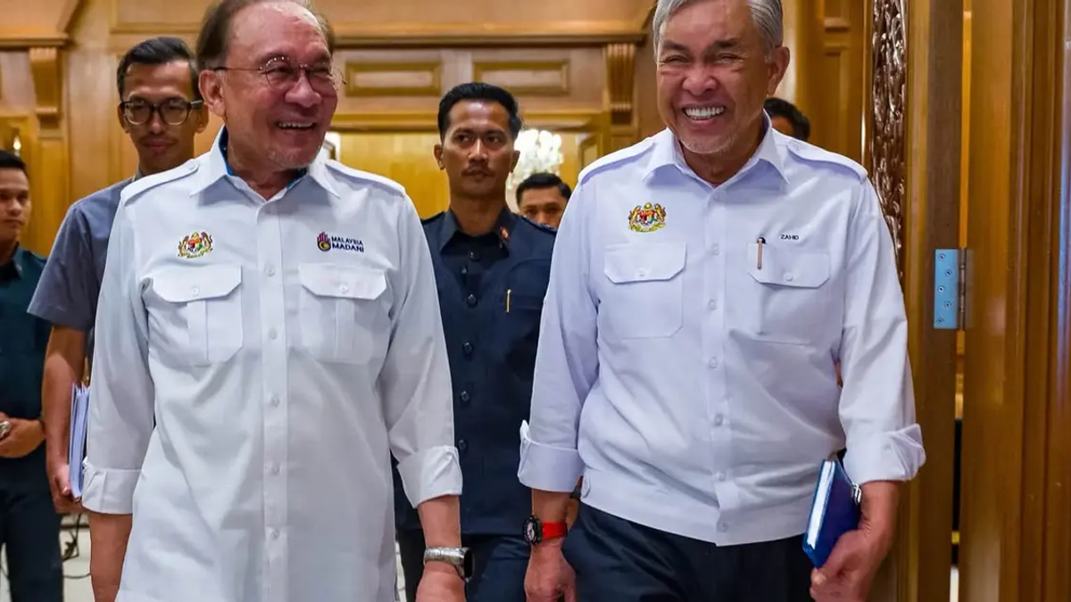 Anwar and Zahid brush aside sacking threats with show of unity