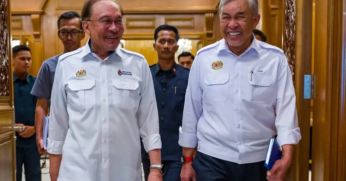 Anwar and Zahid brush aside sacking threats with show of unity