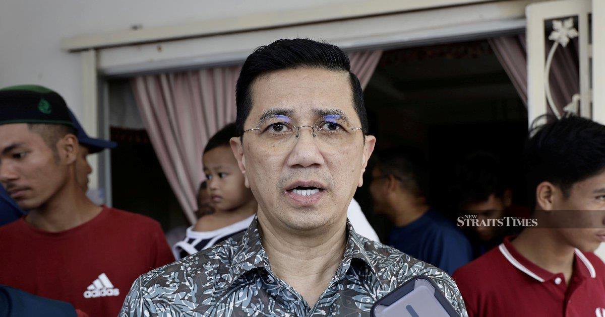 Anwar Dismisses Azmin's Rejection of PKR Return, Casting Doubt on Former Deputy's Status