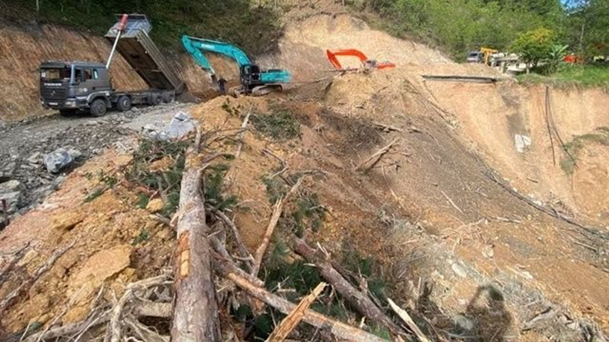 Vietnam Declares Emergency Over Storm Damage to Key Transport Route