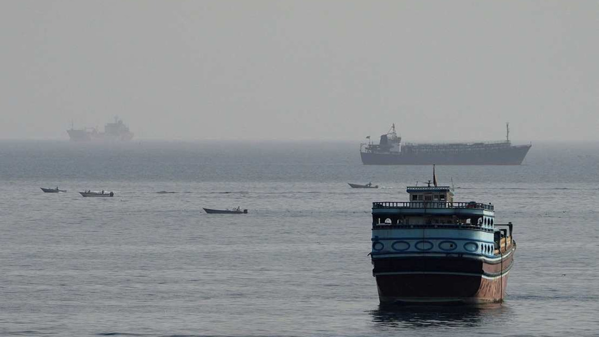 Japan Urges Iran to Keep Strait of Hormuz Free from Transit Fees