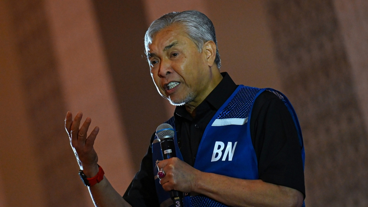 Zahid Defends BN Manifesto as Distinct Offering, Rejects Claims of Policy Duplication