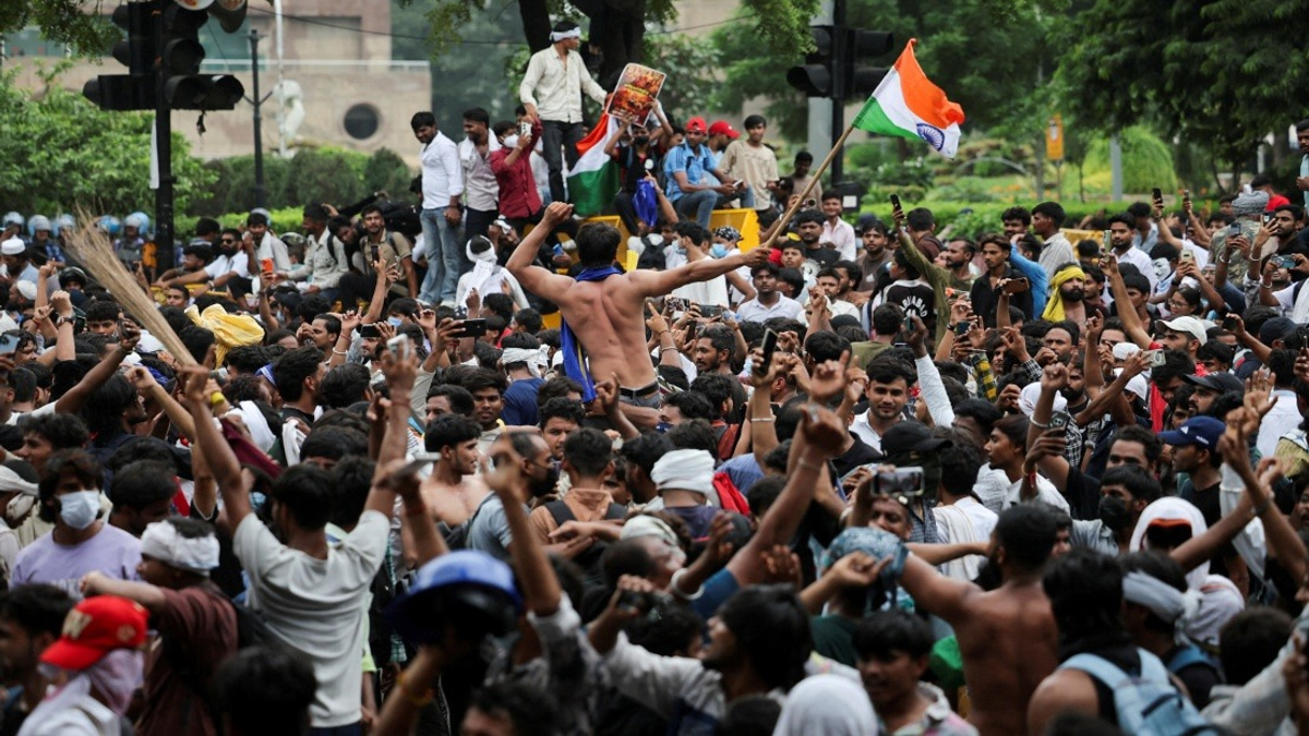 India's Education Minister Resigns Over Exam Leak Crisis and Student Protests